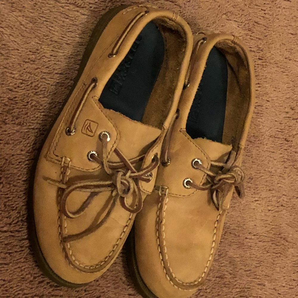 Boys sperrys